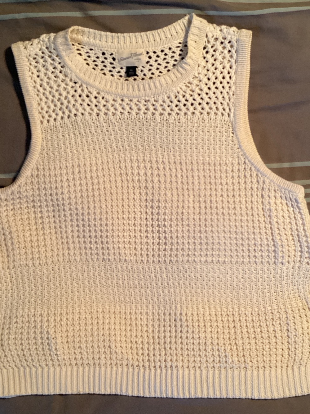 Universal Thread Cream Sleeveless Crewneck Knit Vest